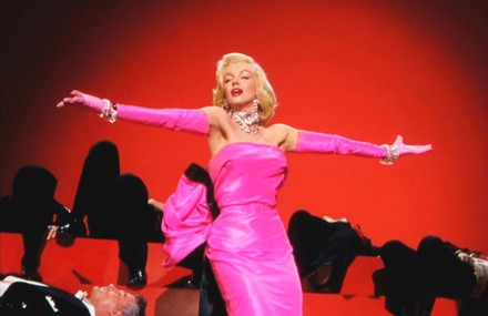 60 anni senza Marilyn Monroe, il mito che non colmò il vuoto del padre  